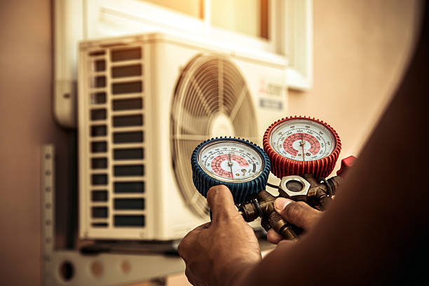 Professional Hvac technician working in Apple Valley, OH